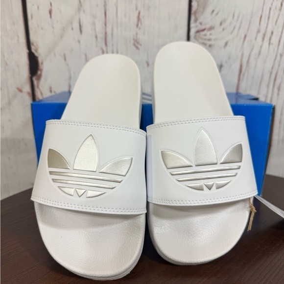 ADIDAS ADILETTE tri foil logo graphic slides in white size 7 womens 6 mens NIb - Picture 5 of 5